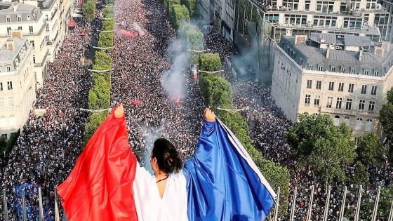 الرأي الحر : الأفول الفرنسي