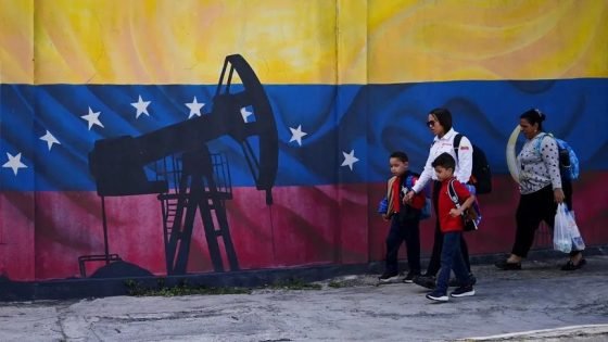 واشنطن تسمح لخمس شركات نفط كبرى باستئناف نشاطها في فنزويلا