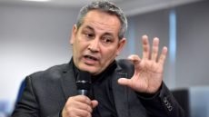 المفارقة المزدوجة للذكاء الاصطناعي والبحث الأكاديمي