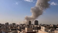 البحرية العمانية تنقذ طاقم سفينة شحن تعرضت لهجمات صاروخية قرب مضيق هرمز