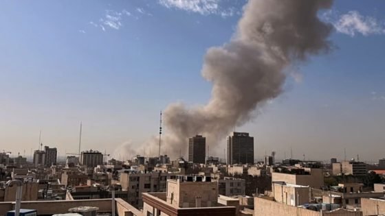 البحرية العمانية تنقذ طاقم سفينة شحن تعرضت لهجمات صاروخية قرب مضيق هرمز