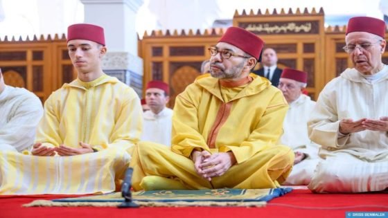 جلالة الملك يؤدي صلاة عيد بمسجد أهل فاس بالرباط