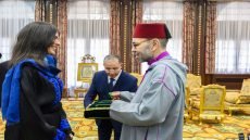 جلالة الملك يستقبل المتسلقة المغربية نوال صفنضلة ويوشحها بوسام المكافأة الوطنية من درجة ضابط