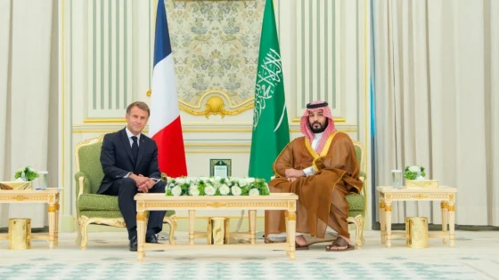 مباحثات بين ولي العهد السعودي والرئيس الفرنسي حول التطورات الإقليمية والدولية وتعزيز التعاون الثنائي
